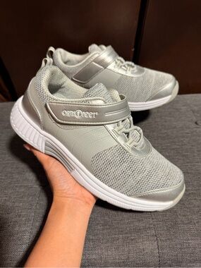 Orthofeet Girls' Silver Lightweight Athletic Sneakers